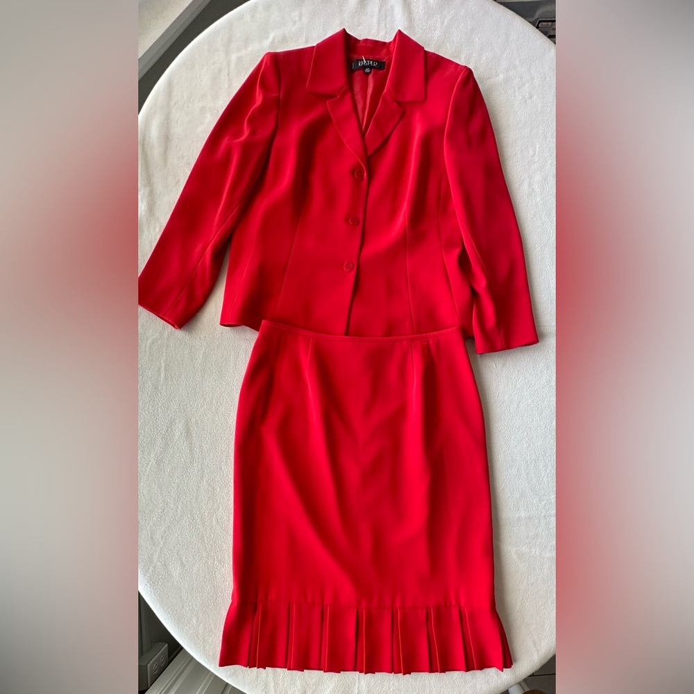 Kasper petite red skirt and blazer set
Blazer size 14P
Skirt size 12

#11